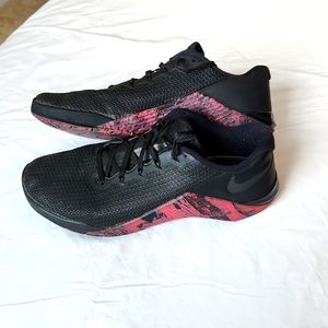 Mens Nike Metcon size 12 Black Pink